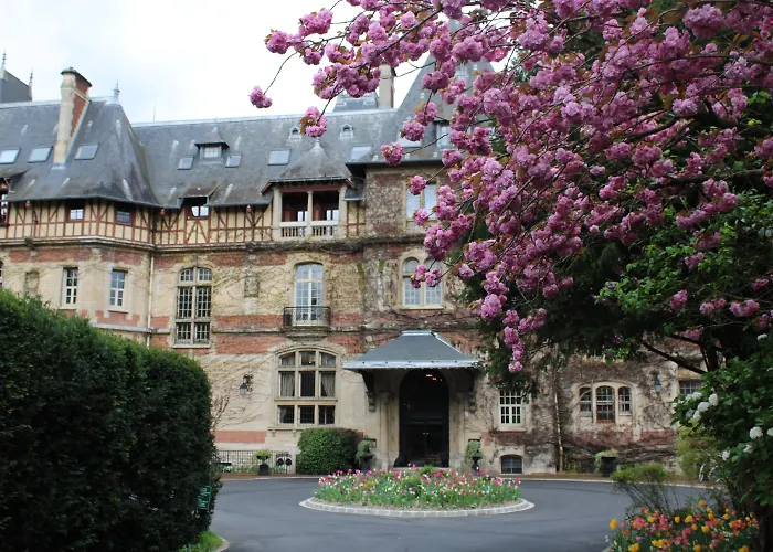 Chateau Jeanne & The Forest - Chateau De Montvillargenne